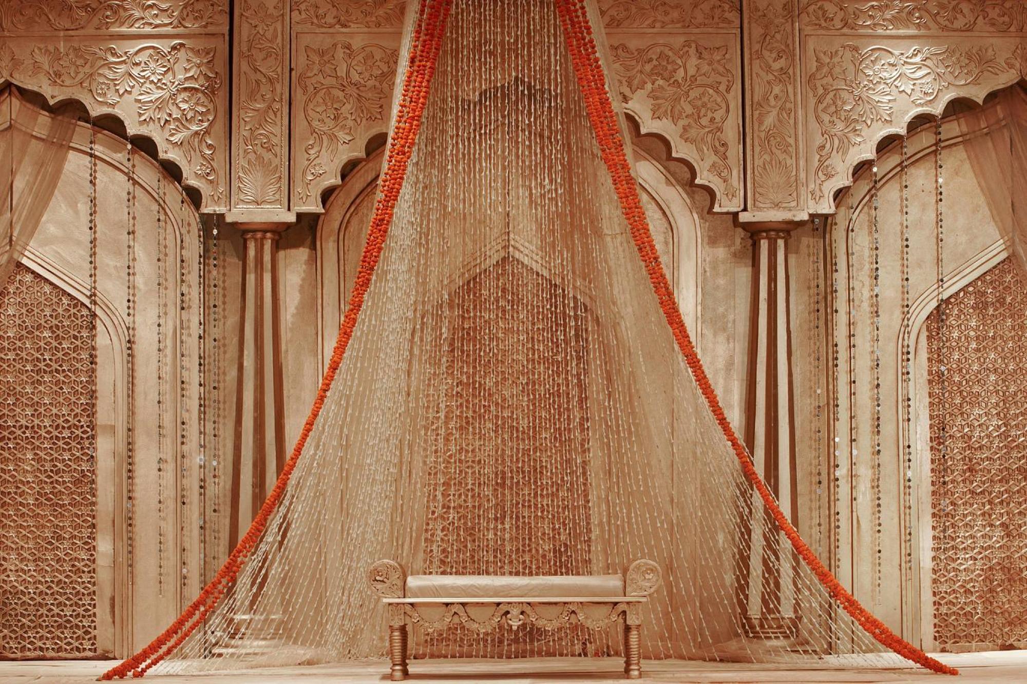 Jaipur Marriott Hotel Exteriér fotografie The interior of the temple