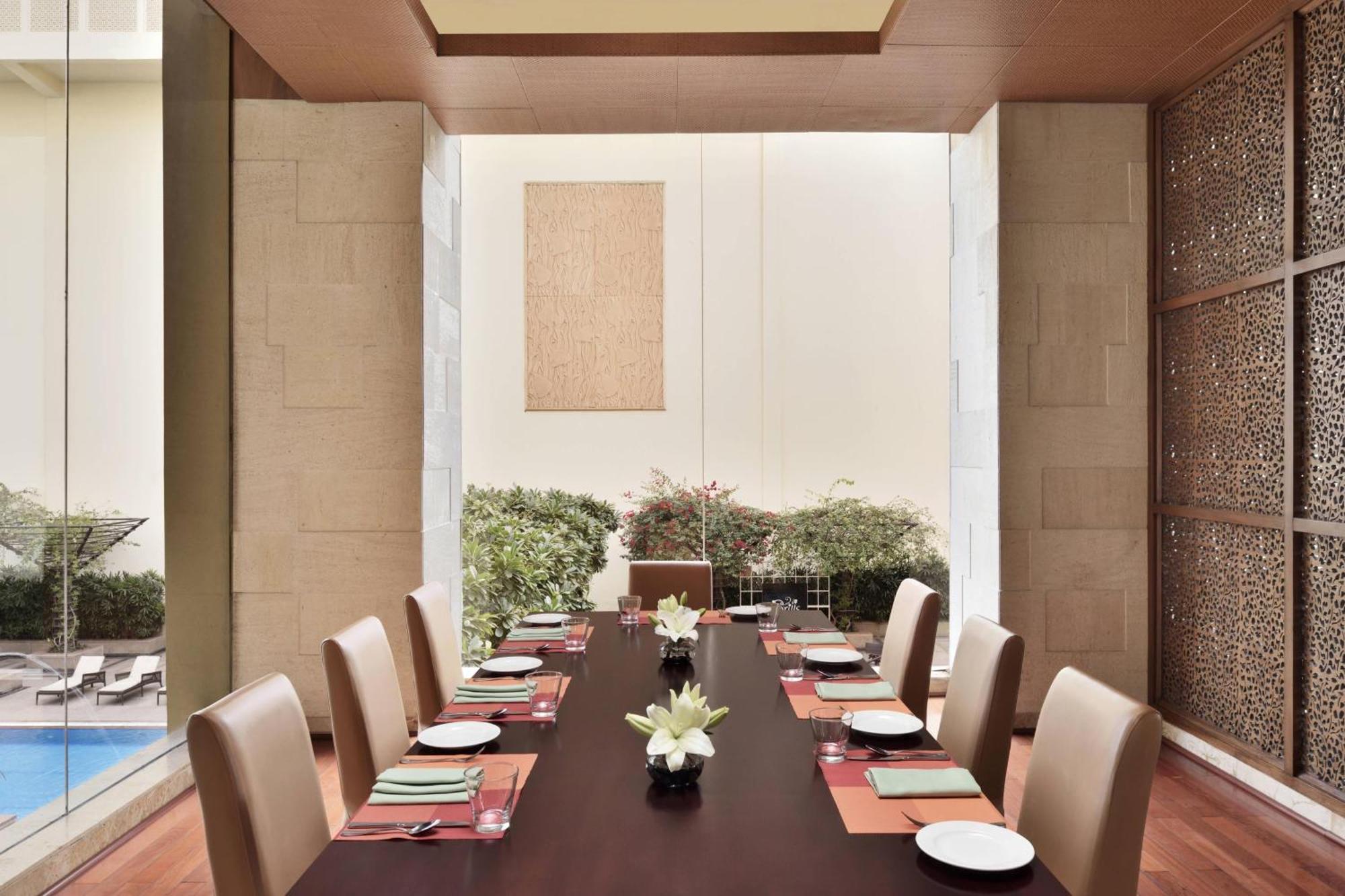 Jaipur Marriott Hotel Exteriér fotografie The Club Lounge at the Taj Mahal Palace