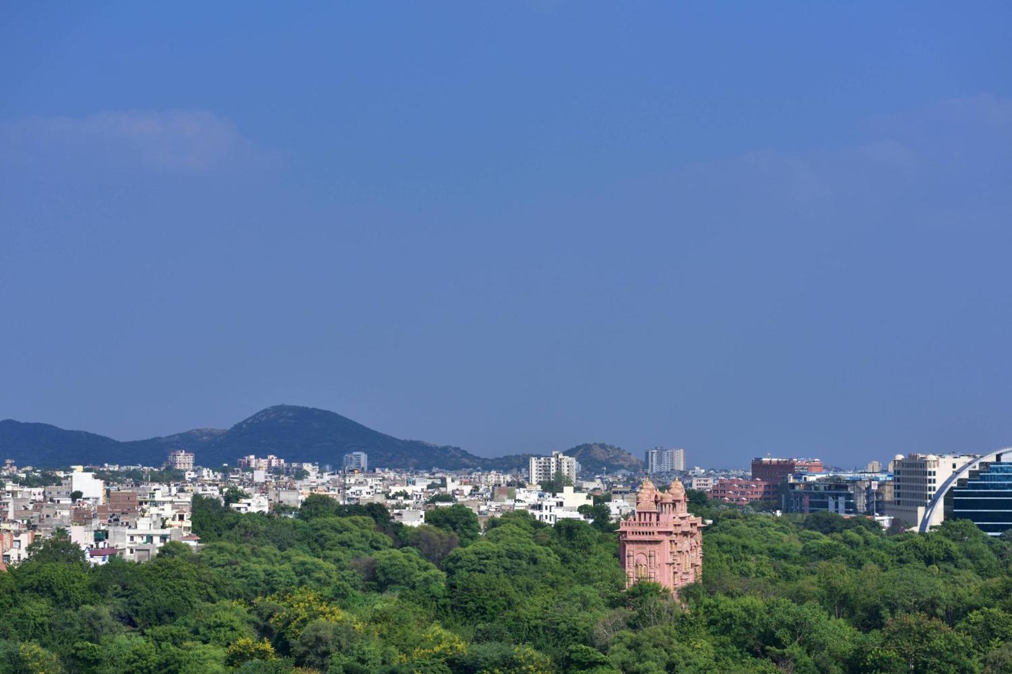 Jaipur Marriott Hotel Exteriér fotografie View of the city