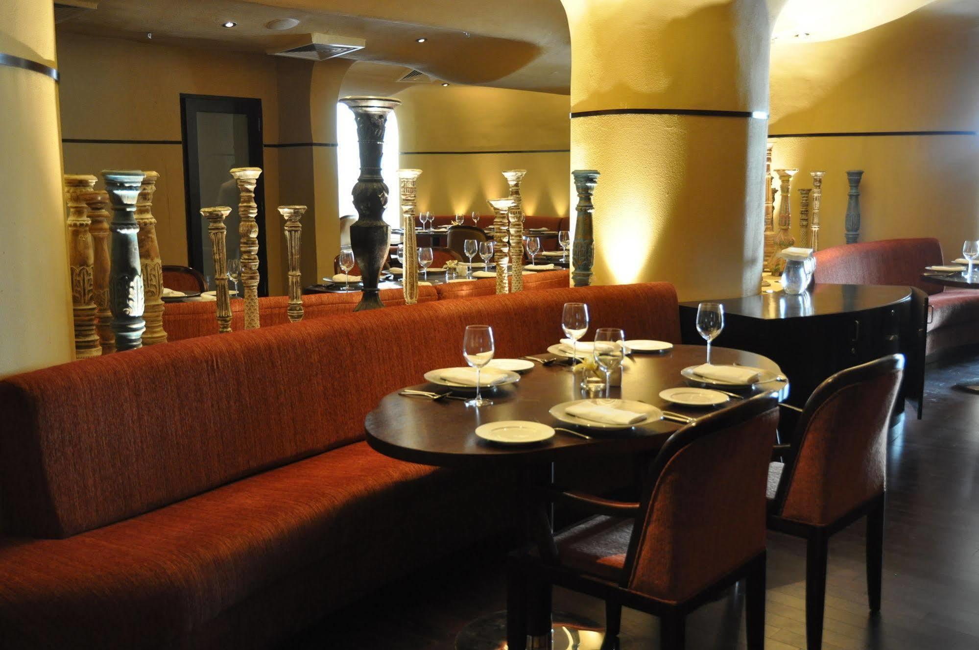 Jaipur Marriott Hotel Exteriér fotografie The interior of the restaurant