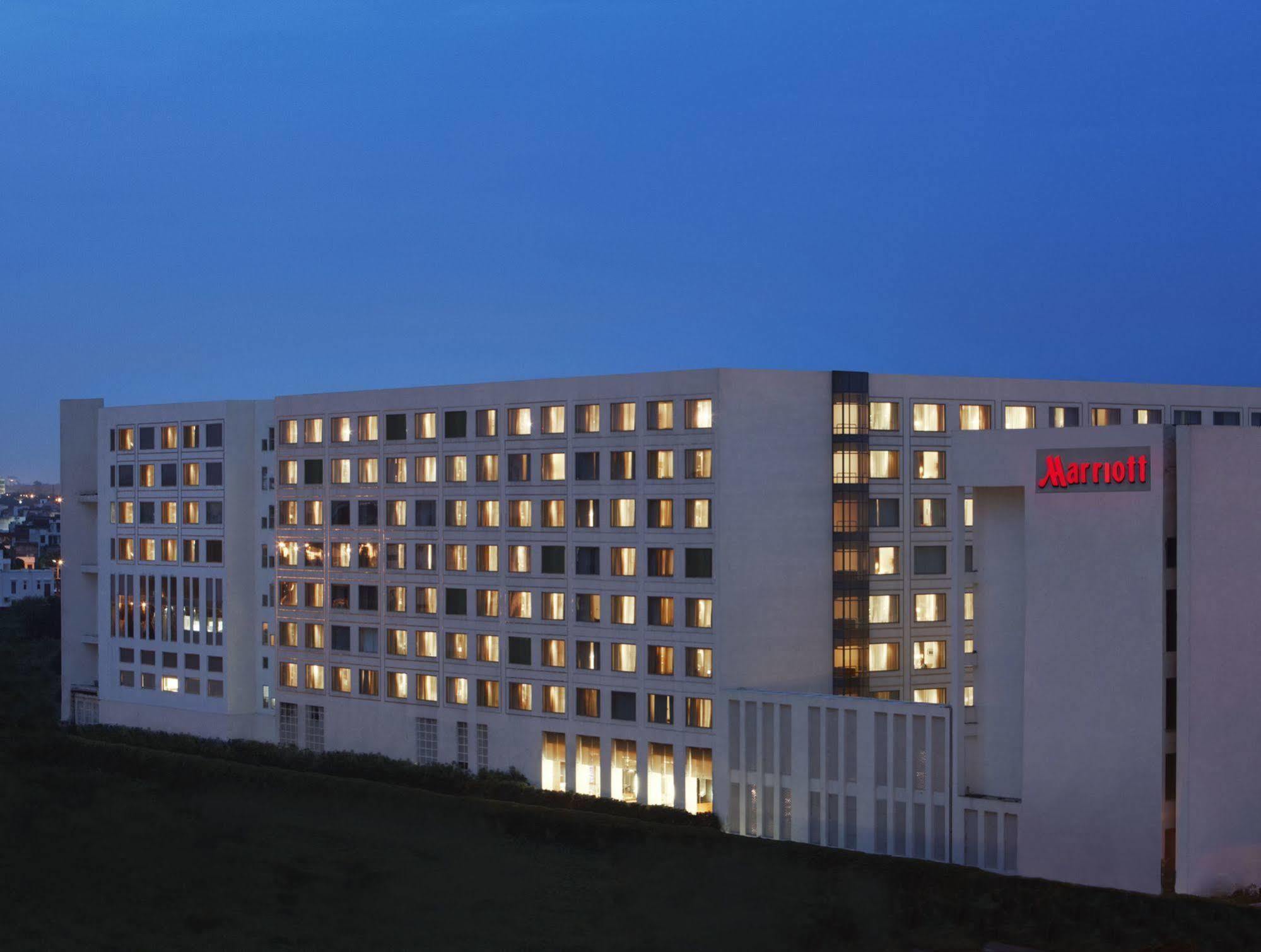 Jaipur Marriott Hotel Exteriér fotografie The new campus of the University of Novi Sad